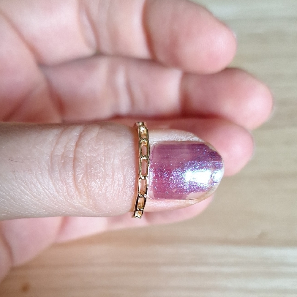Vintage-Style Gold-tone Ring Set with Crown Design - Picture 5 of 8